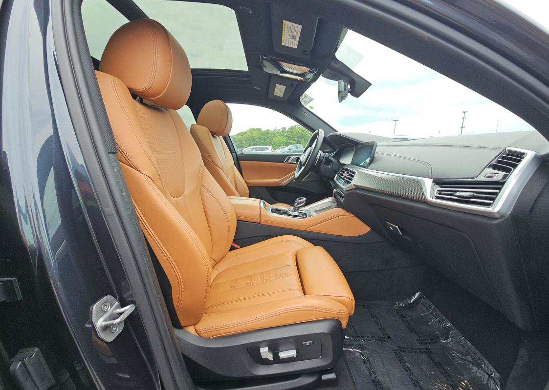 Used 2022 BMW X6 xDrive40i w/ M Sport Package AWD/4WD image 11