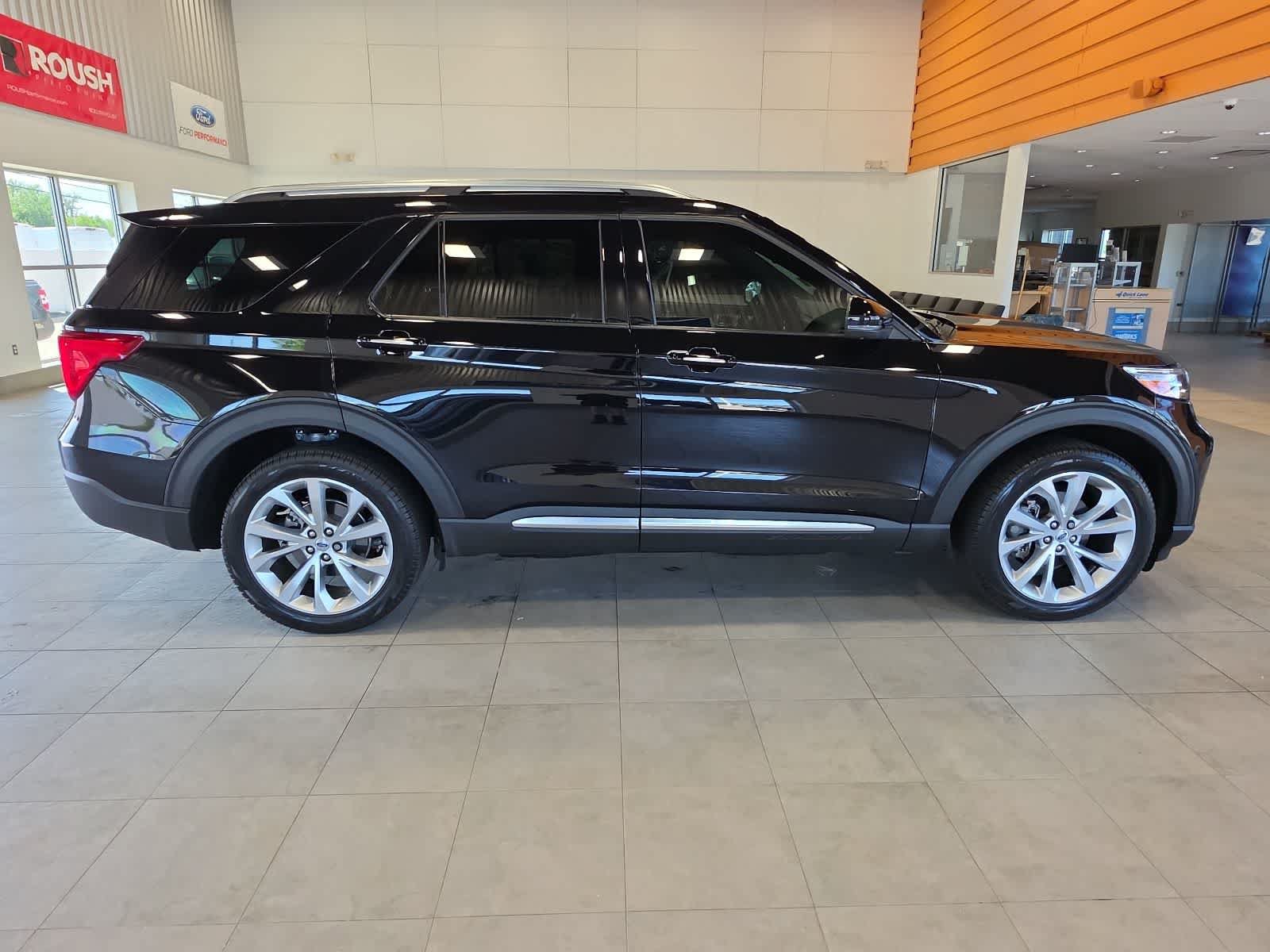 Used 2023 Ford Explorer Platinum w/ Technology Package AWD/4WD image 6