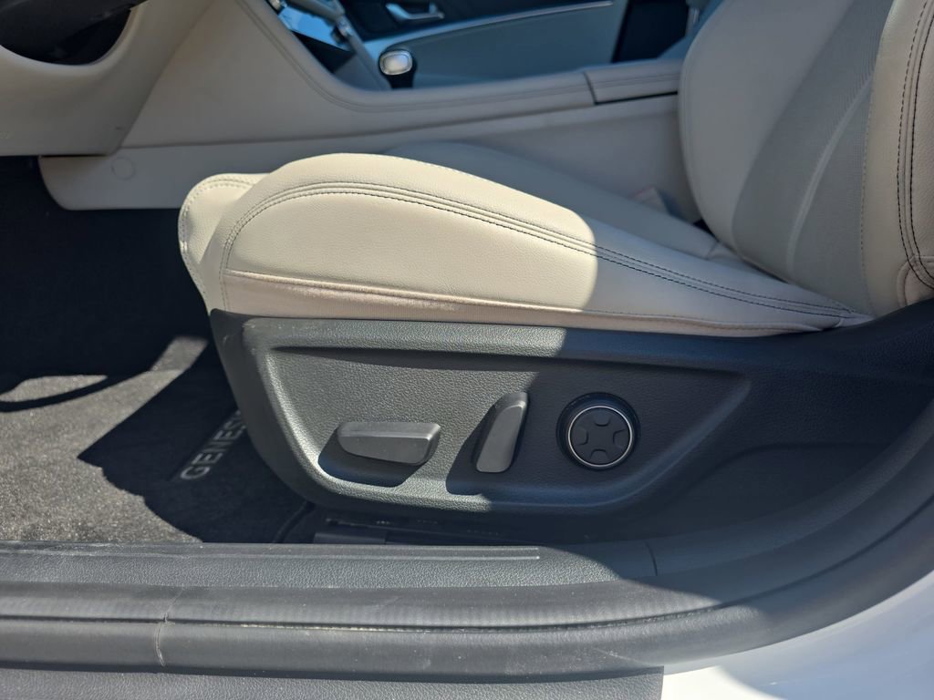 Used 2025 Genesis G70 2.5T image 29