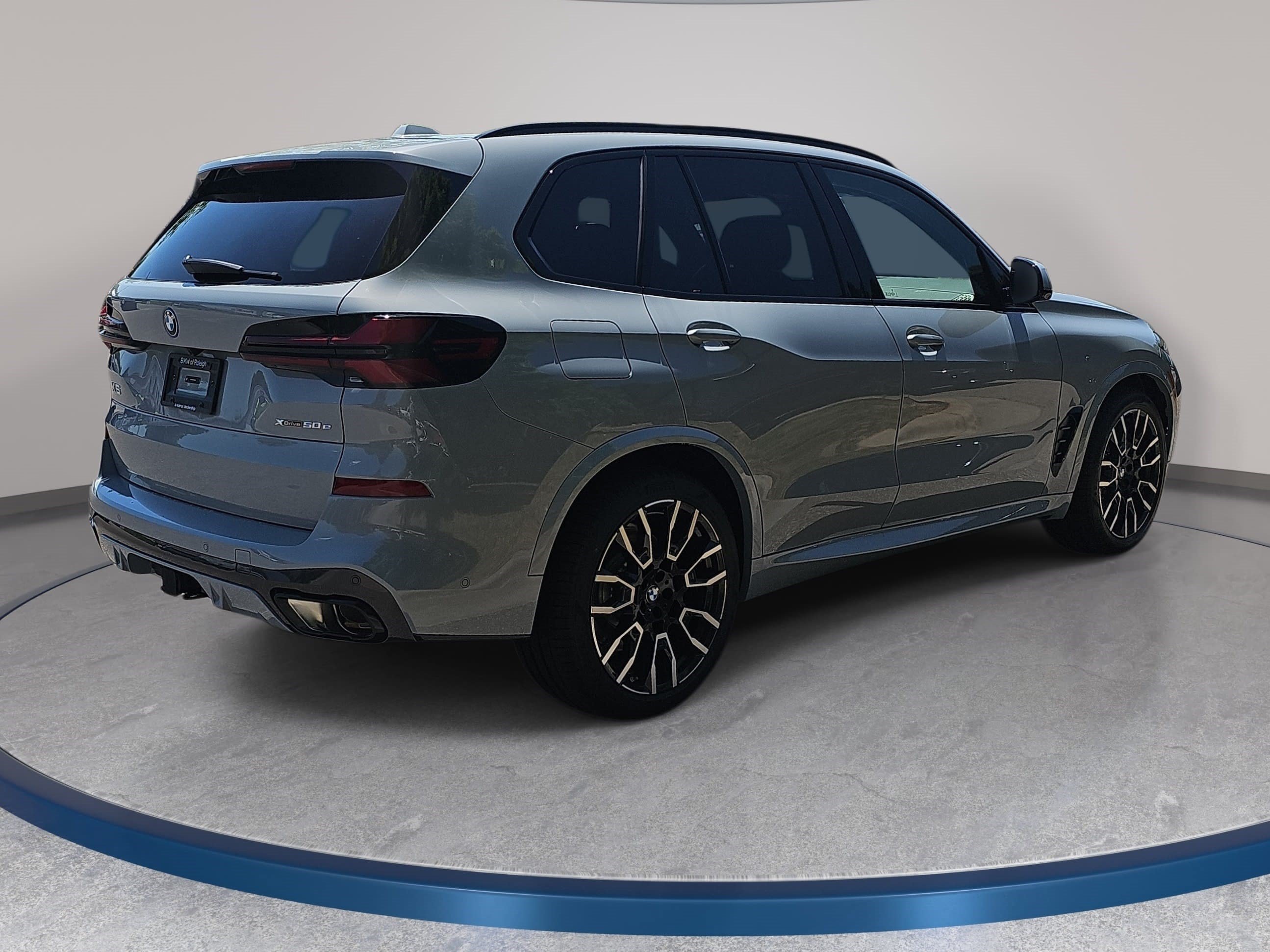 New 2026 BMW X5 xDrive50e w/ M Sport Package AWD/4WD image 5