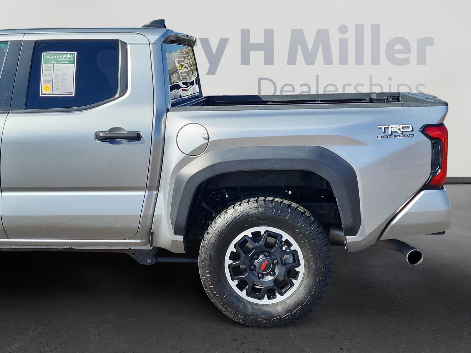 Used 2024 Toyota Tacoma TRD Off-Road image 4