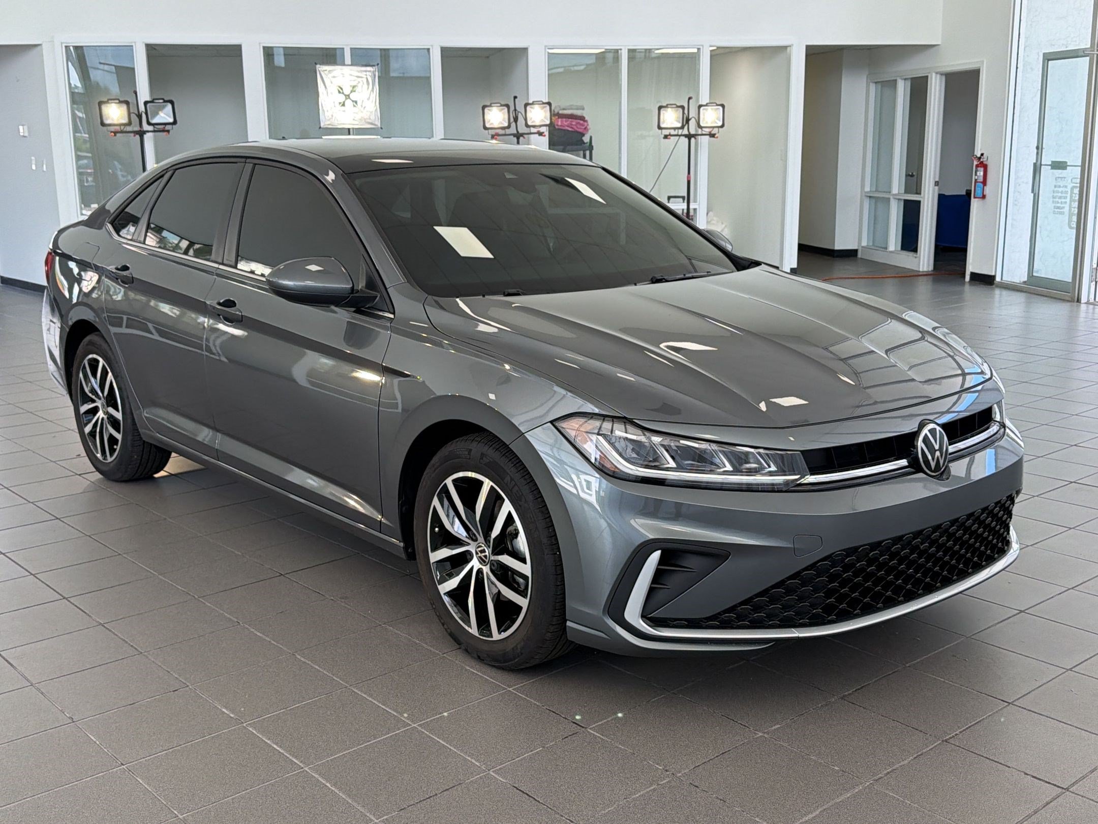 Used 2025 Volkswagen Jetta SE w/ Sunroof Package FWD image 7