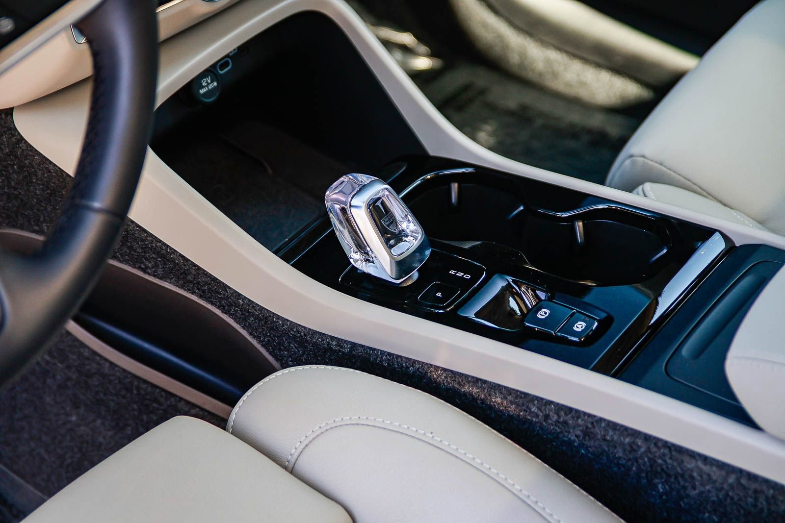 Certified 2026 Volvo XC40 B5 Plus w/ Protection Package Premier image 21