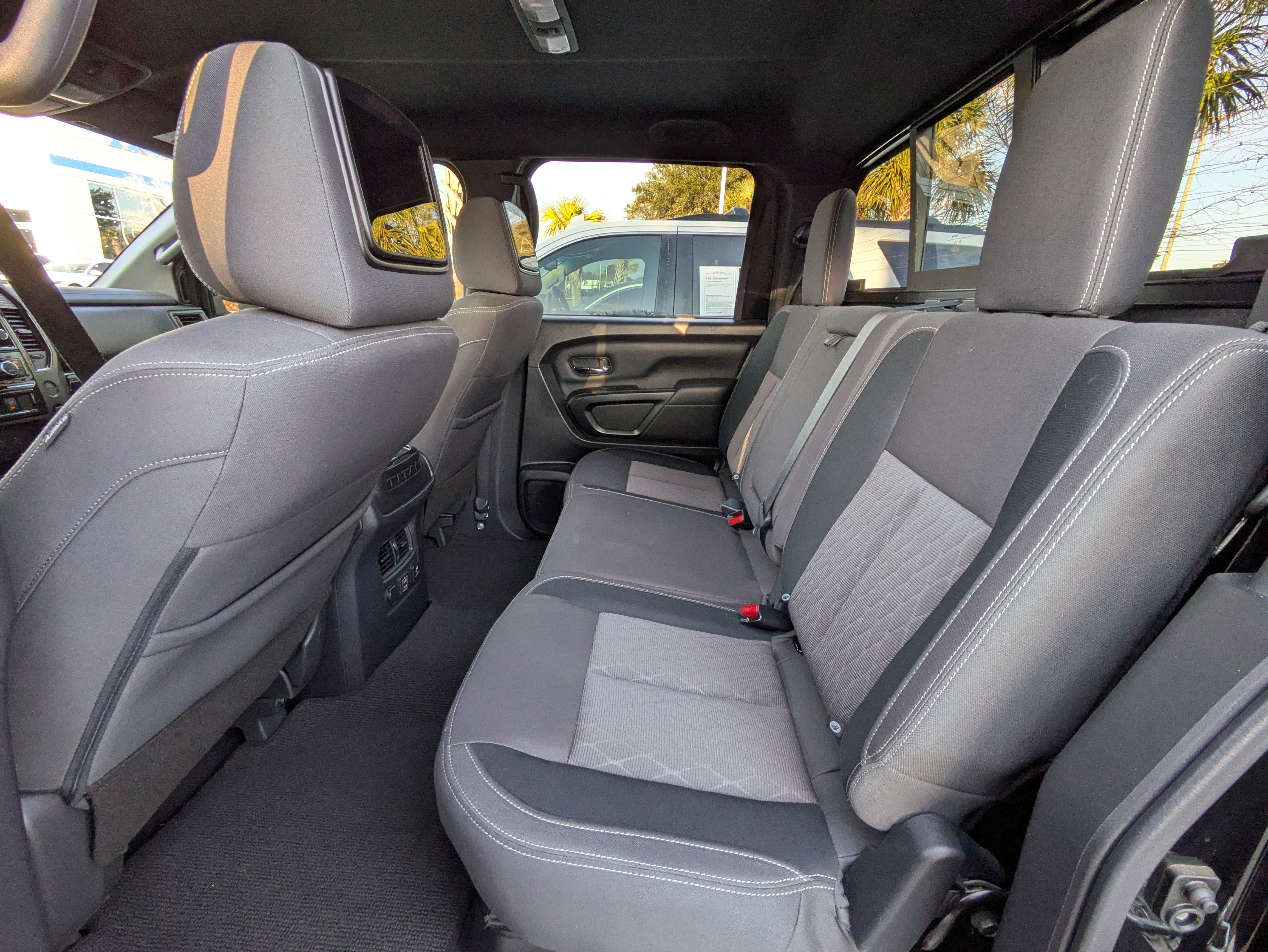 Used 2024 Nissan Titan SV w/ SV Convenience Package image 18