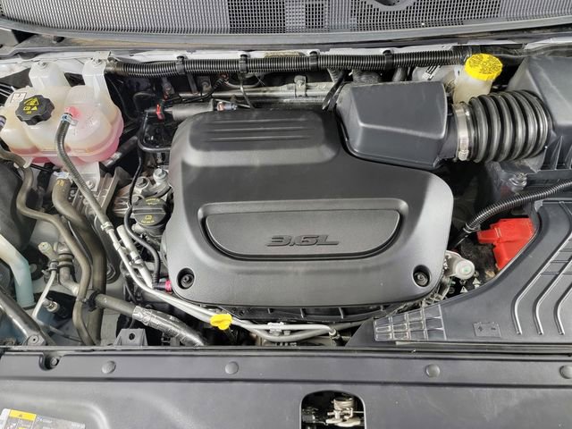 Used 2023 Chrysler Pacifica Limited AWD/4WD image 36