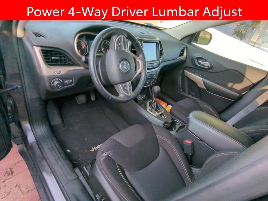 Used 2017 Jeep Cherokee Latitude w/ Comfort & Sound Group FWD image 7
