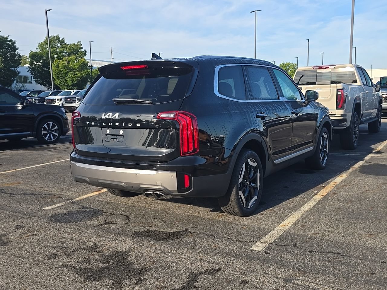 Used 2025 Kia Telluride S FWD image 3