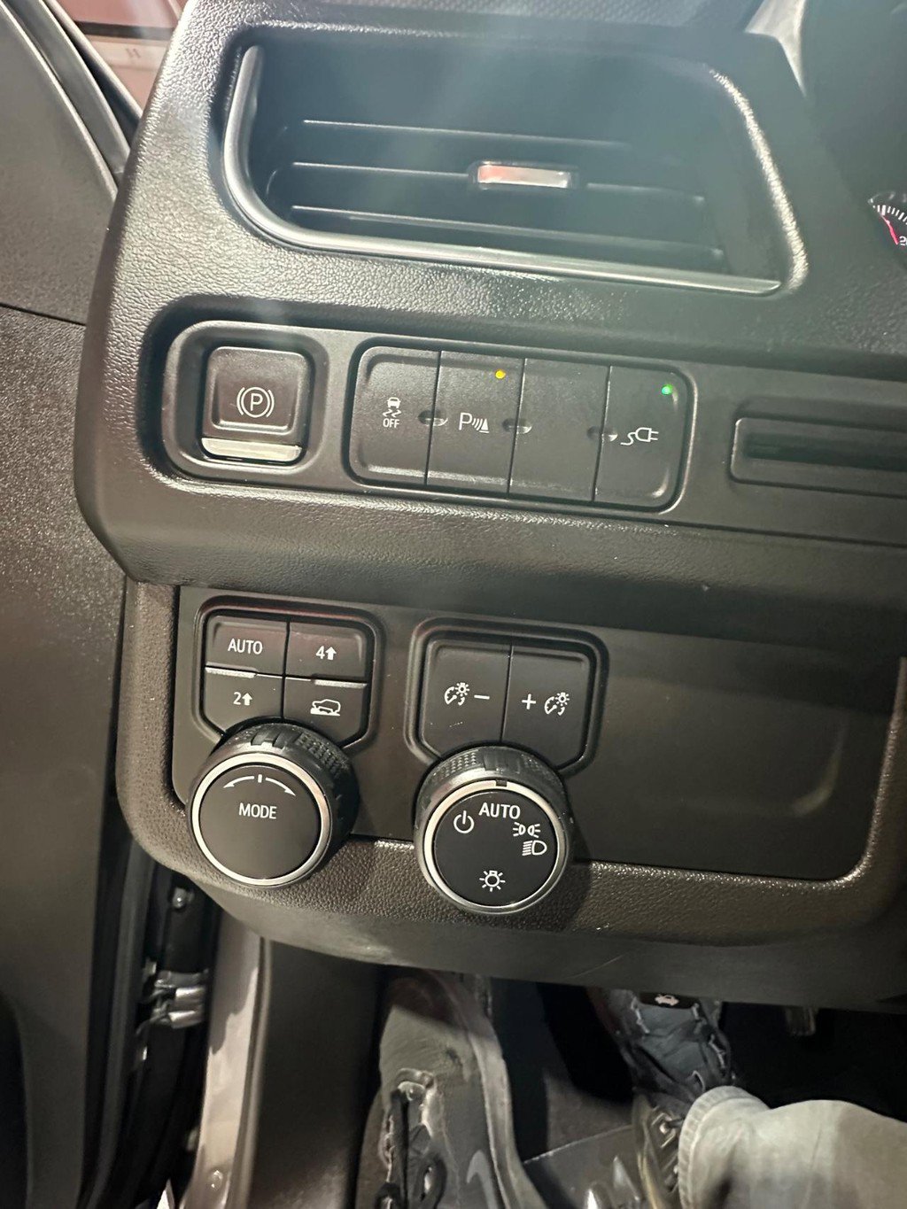 Used 2021 Chevrolet Suburban RST AWD/4WD image 26