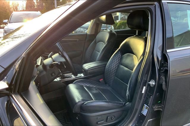Used 2018 Kia Cadenza Limited image 7