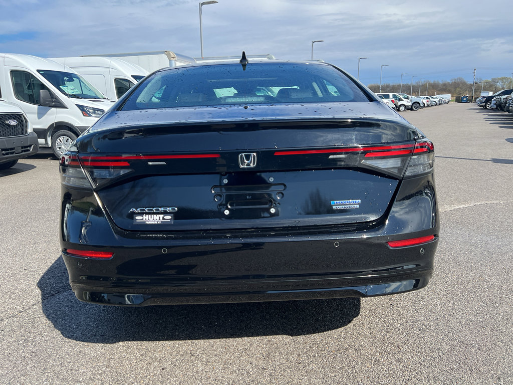 Used 2024 Honda Accord Touring image 4