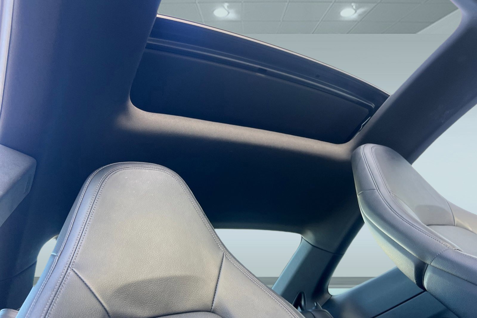 Used 2023 Porsche 911 Carrera image 25