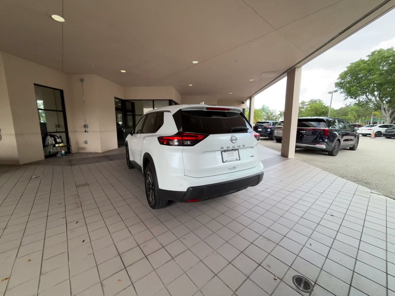 Used 2025 Nissan Rogue SV AWD/4WD image 10