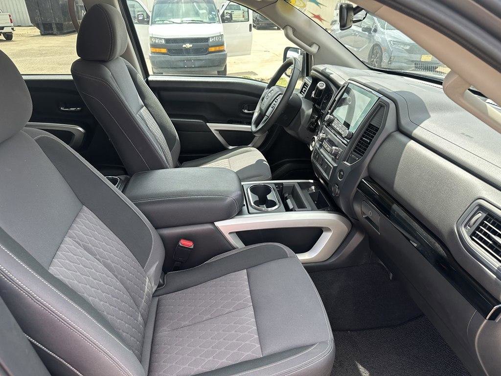 Used 2023 Nissan Titan SV w/ SV Convenience Package image 18