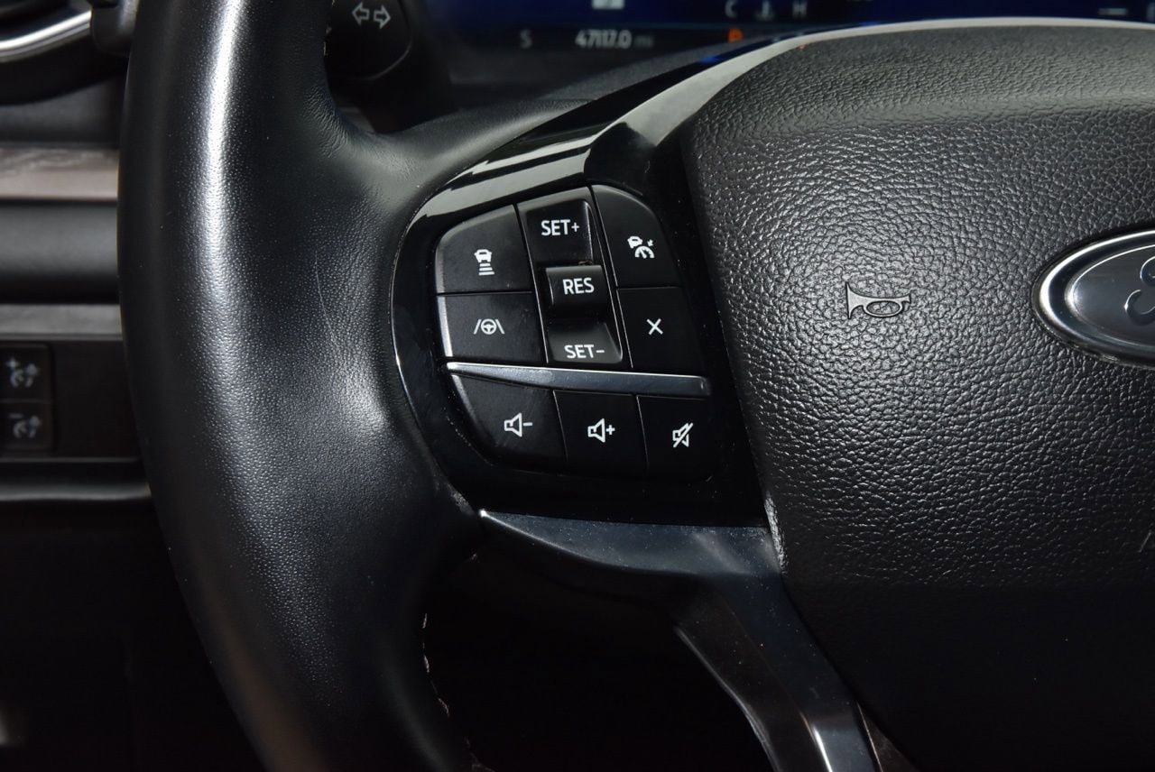 Used 2023 Ford Explorer Platinum w/ Technology Package AWD/4WD image 25