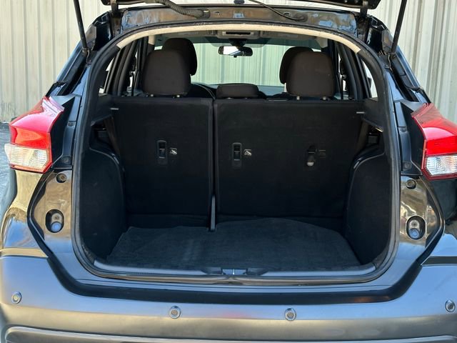 Used 2020 Nissan Kicks S image 30