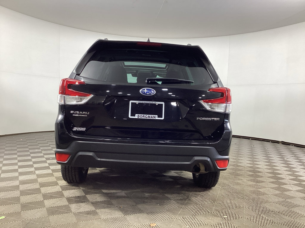 Used 2023 Subaru Forester Premium image 3