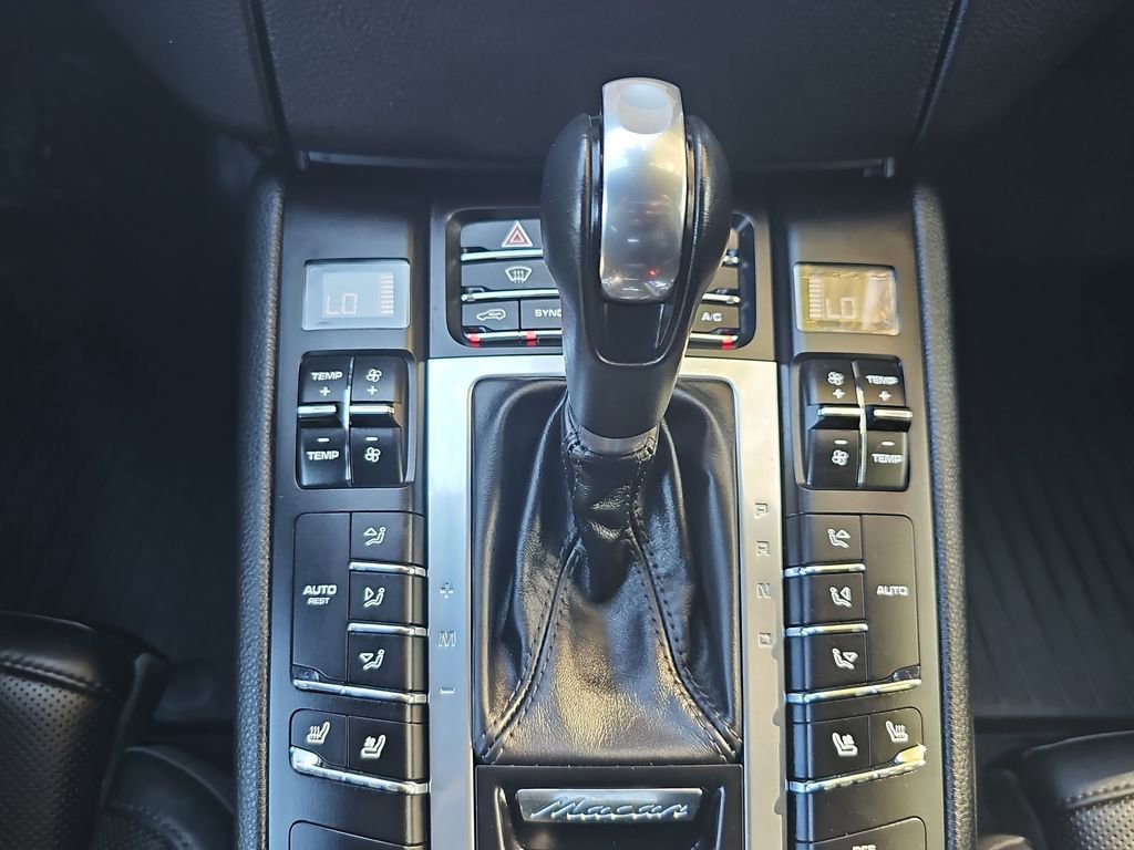 Used 2017 Porsche Macan Turbo AWD/4WD image 27