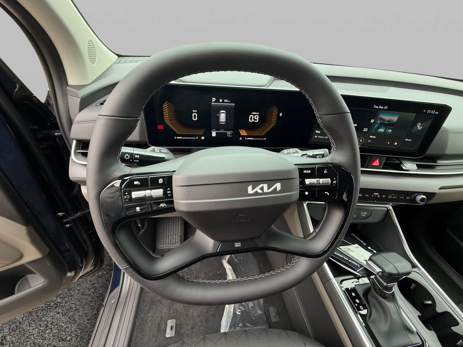 New 2027 Kia Carnival EX FWD image 12