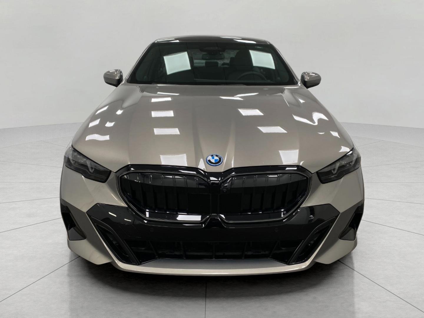 Certified 2026 BMW 550e xDrive image 10