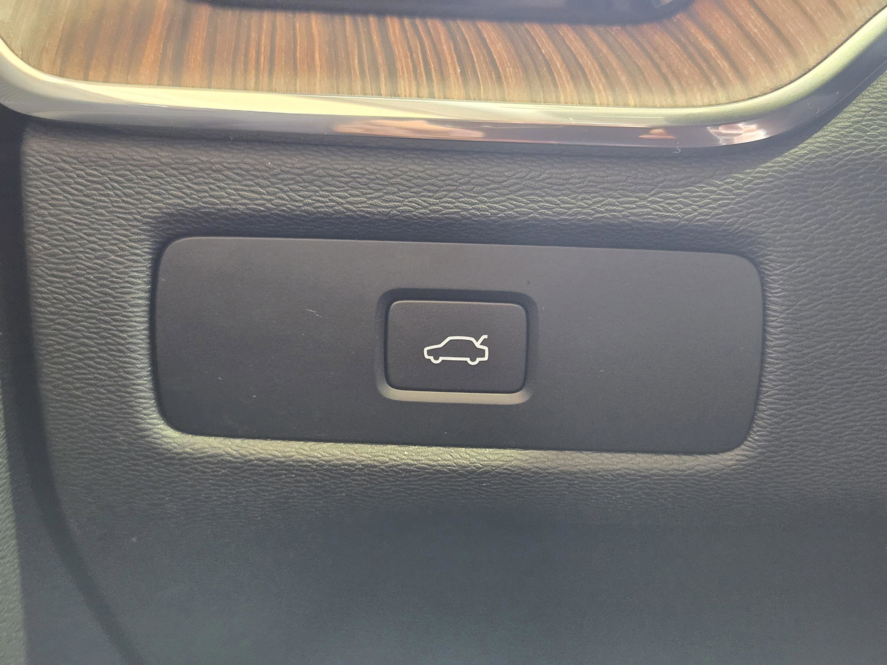 Used 2023 Volvo XC60 B5 Plus w/ Protection Package Premier AWD/4WD image 29