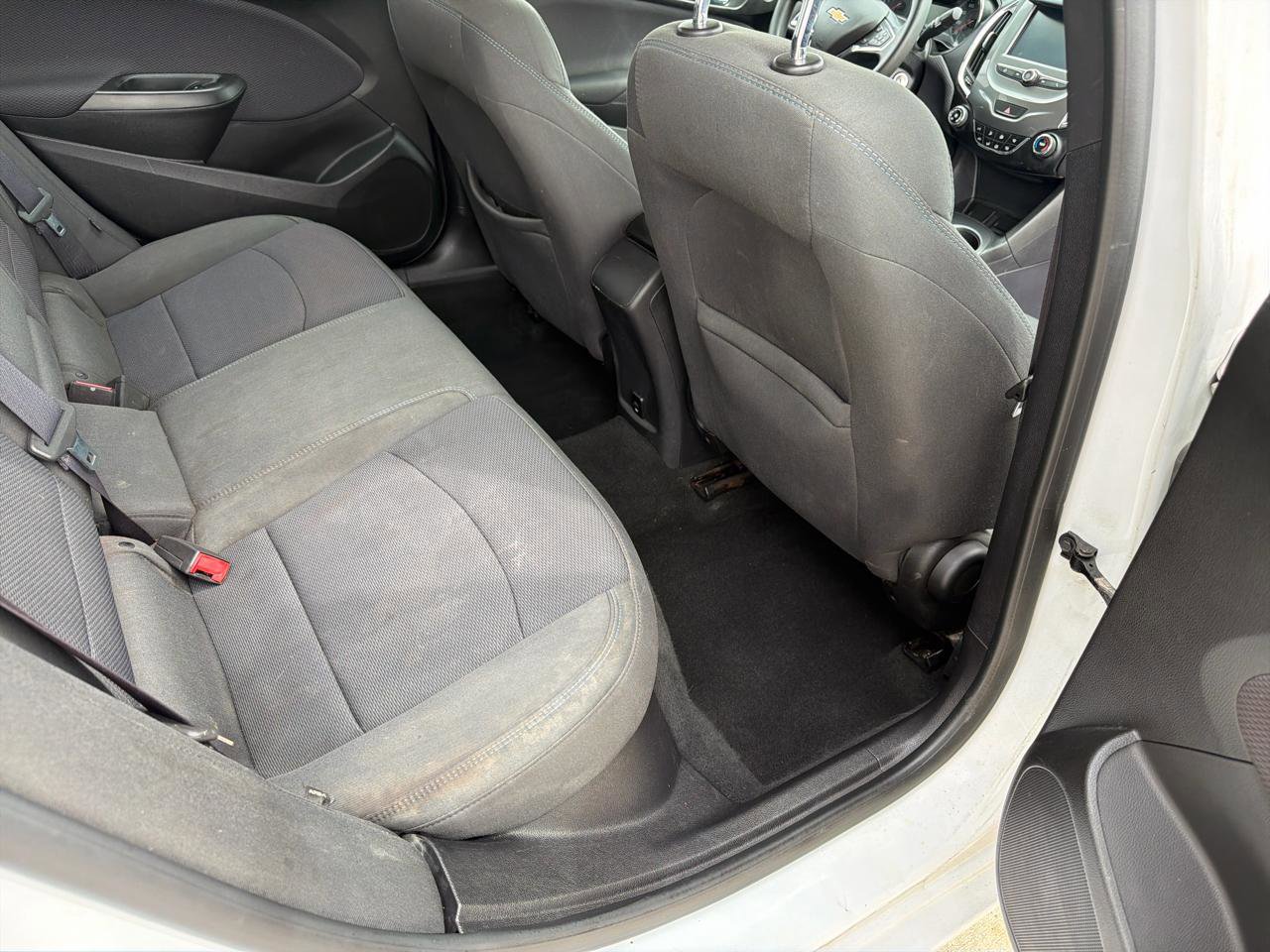 Used 2017 Chevrolet Cruze LT FWD image 23