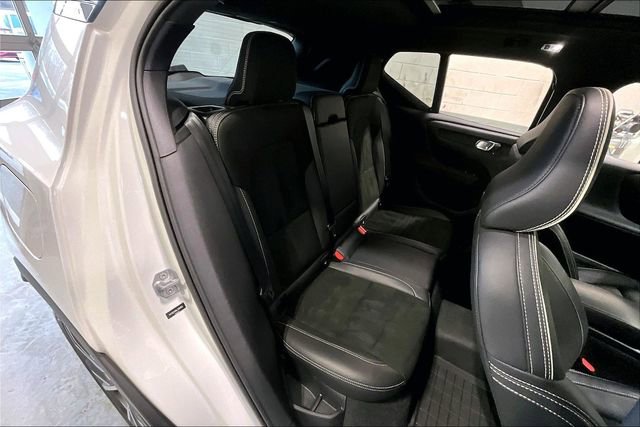 Used 2020 Volvo XC40 T5 R-Design w/ Protection Package image 25