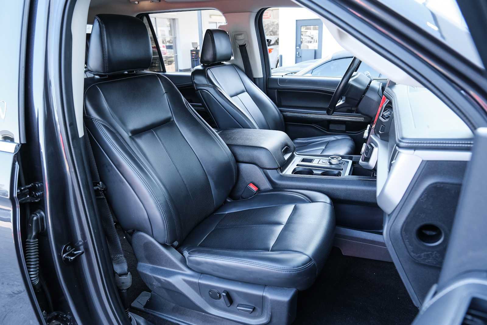 Used 2023 Ford Expedition XLT RWD image 27