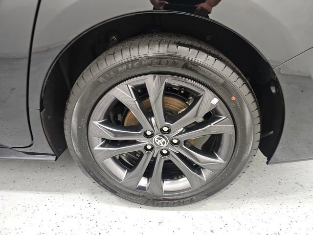 Used 2025 Toyota Sienna XSE FWD image 10