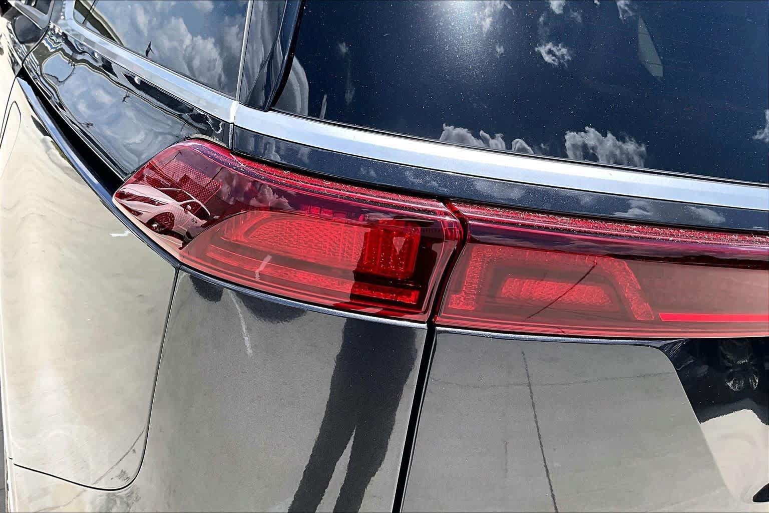 Used 2023 Kia Carnival EX FWD image 27