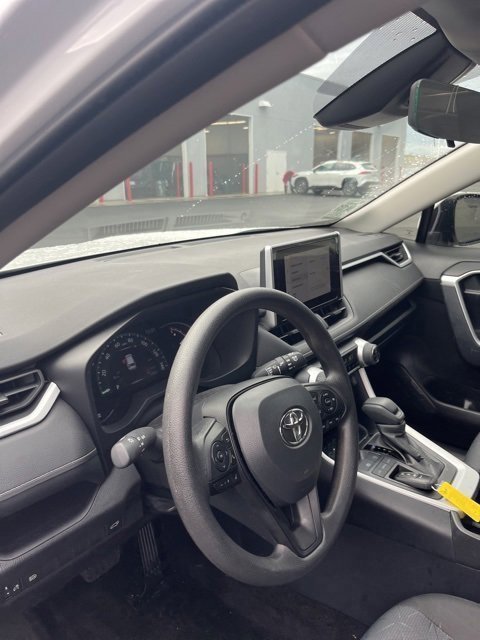Used 2025 Toyota RAV4 XLE image 12