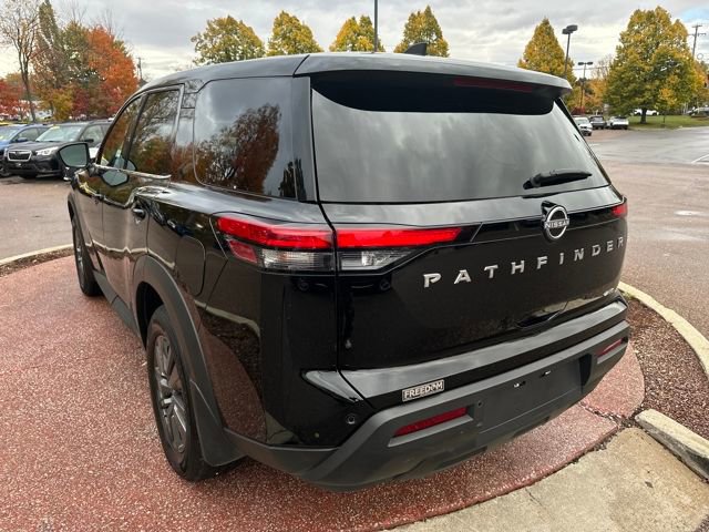 Used 2024 Nissan Pathfinder S image 3