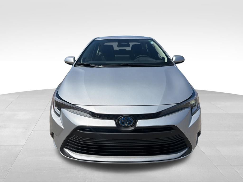 Used 2025 Toyota Corolla XLE image 9