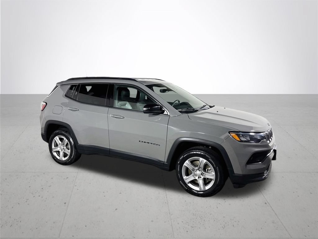 Used 2023 Jeep Compass Latitude w/ Convenience Group AWD/4WD image 4