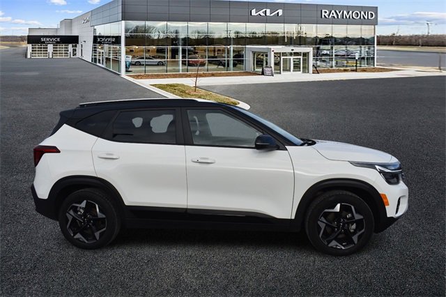 Certified 2025 Kia Seltos S image 2