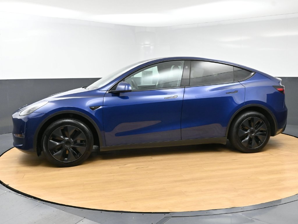 Used 2025 Tesla Model Y Long Range RWD image 4