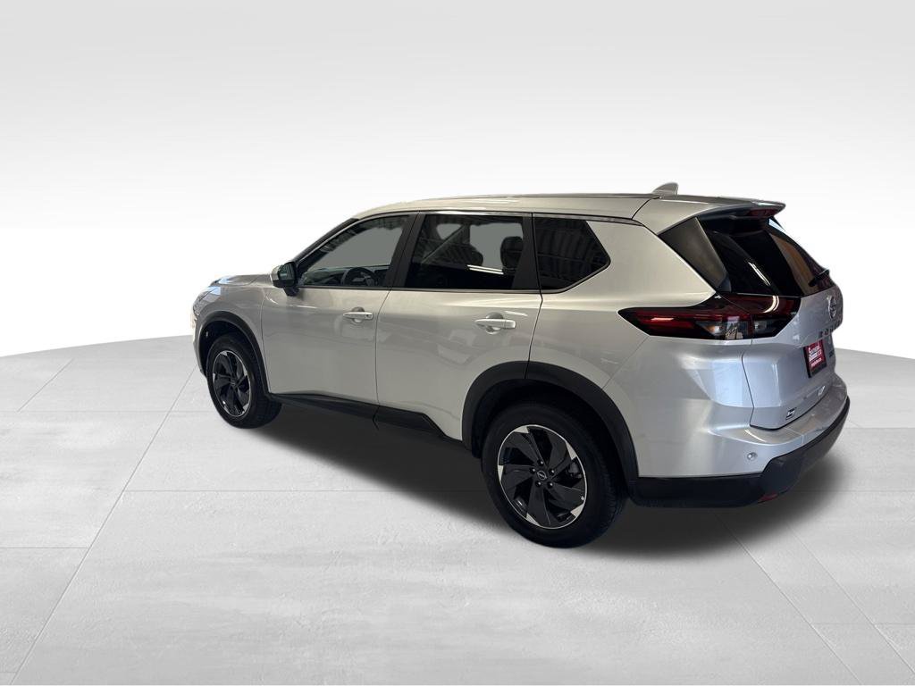 Used 2024 Nissan Rogue SV AWD/4WD image 4