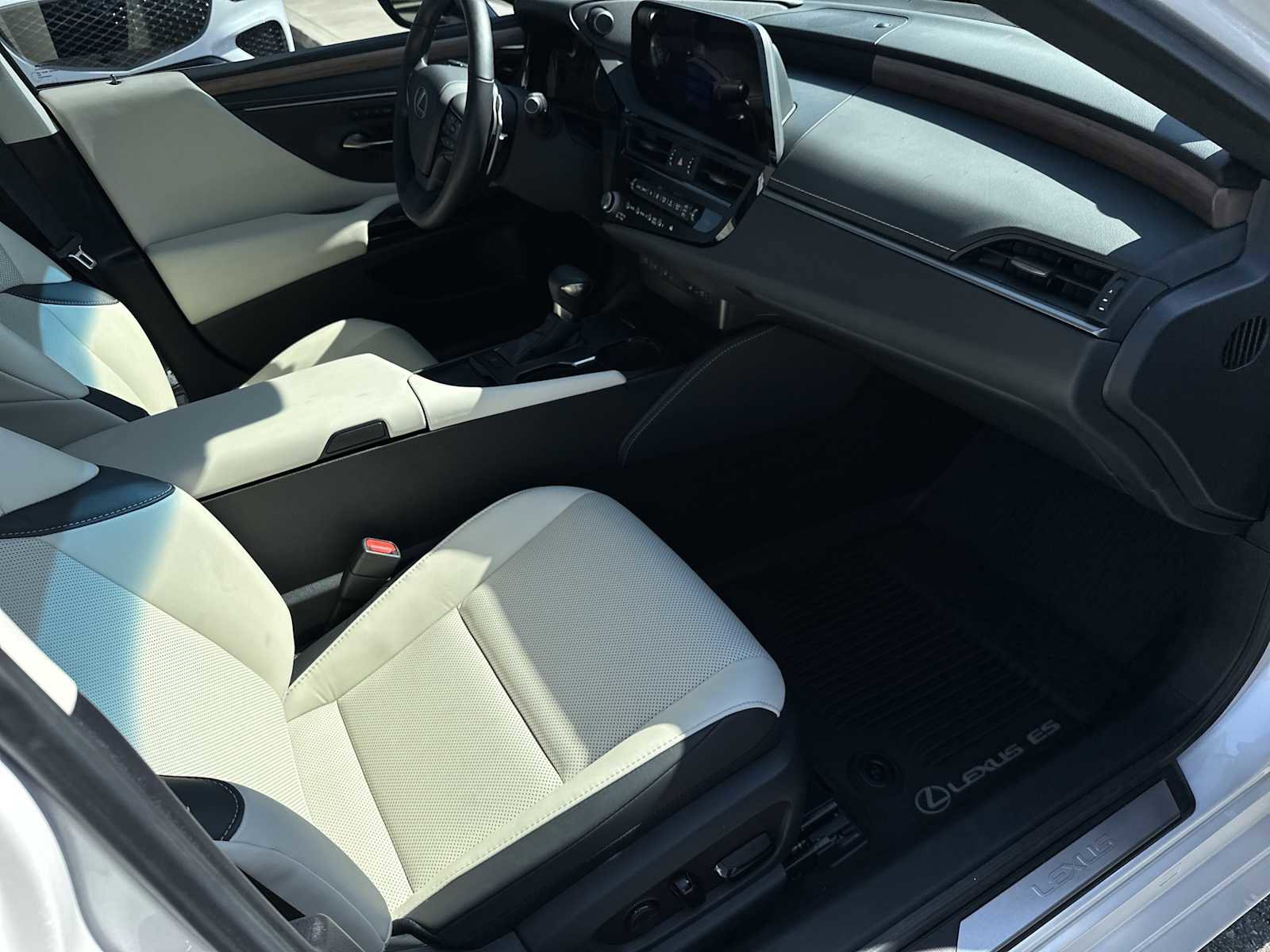 Used 2025 Lexus ES 350 w/ Premium Package image 25