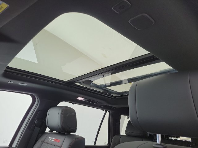 Used 2025 Toyota Sequoia TRD Pro AWD/4WD image 18