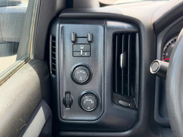 Used 2018 GMC Sierra 2500 4x4 Regular Cab image 3