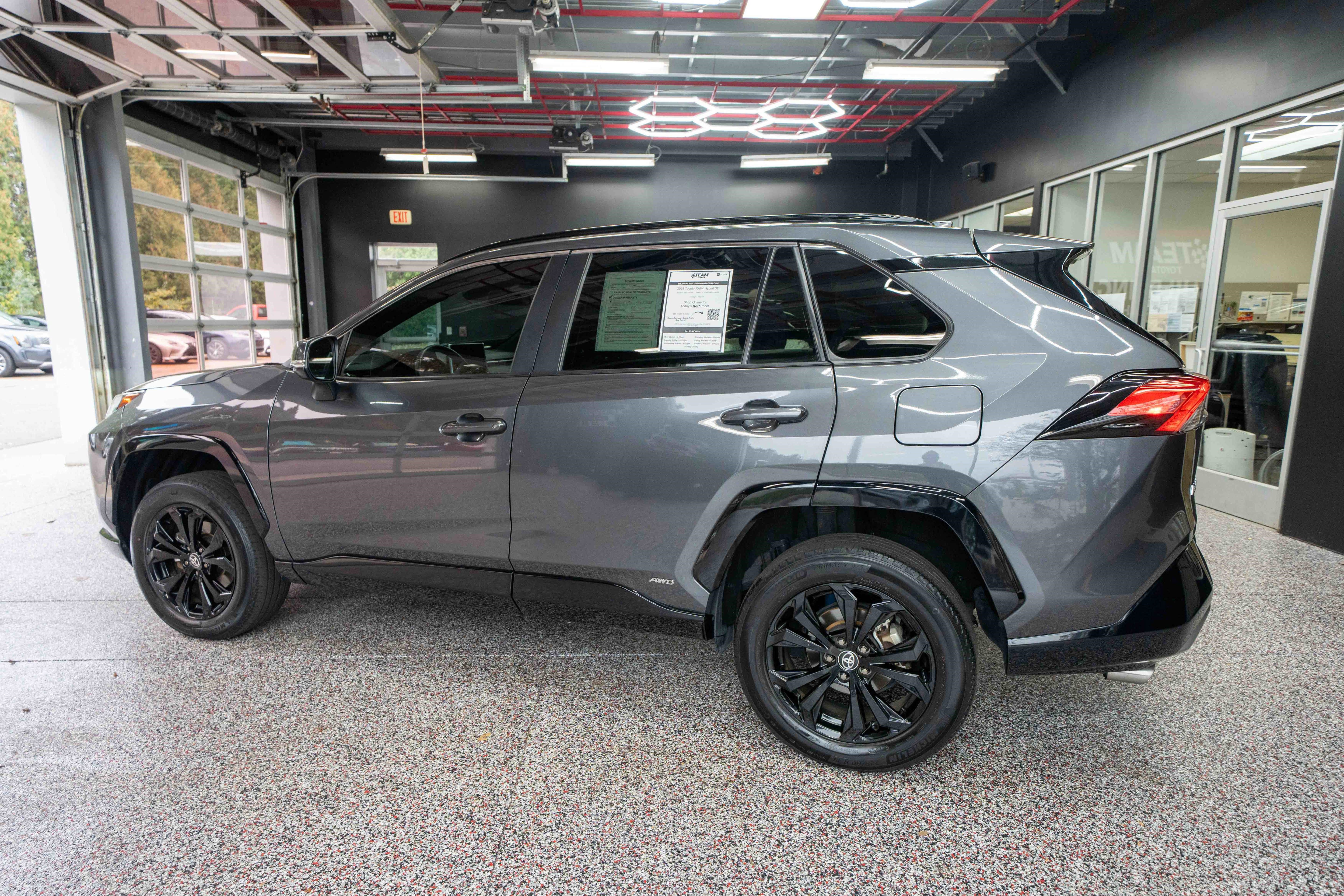 Used 2023 Toyota RAV4 SE image 2