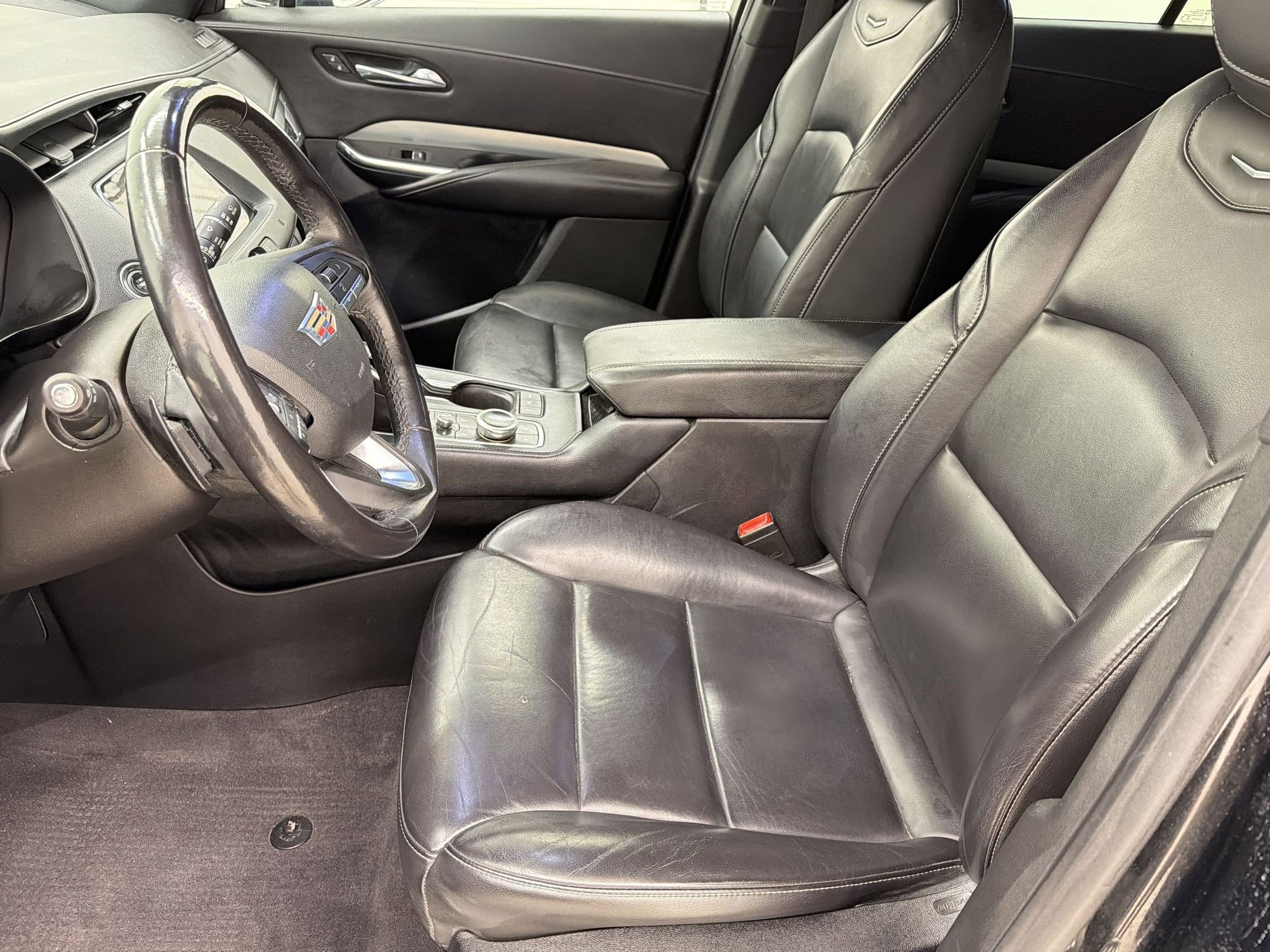 Used 2020 Cadillac XT4 Premium Luxury image 5