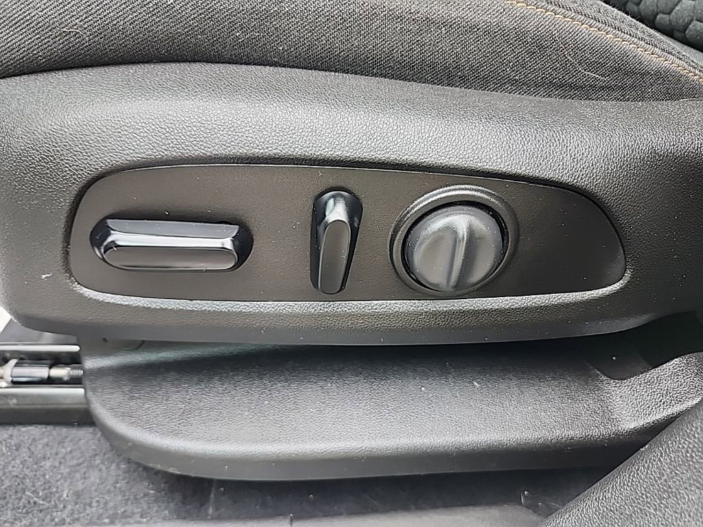 Used 2021 Chevrolet Equinox LT AWD/4WD image 24