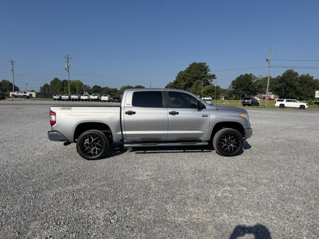 Used 2017 Toyota Tundra SR5 w/ SR5 Upgrade Package RWD image 2