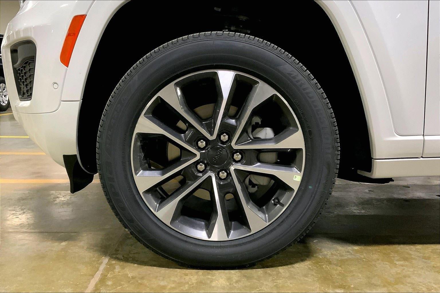New 2025 Jeep Grand Cherokee Overland w/ Adv Protech Group III AWD/4WD image 12