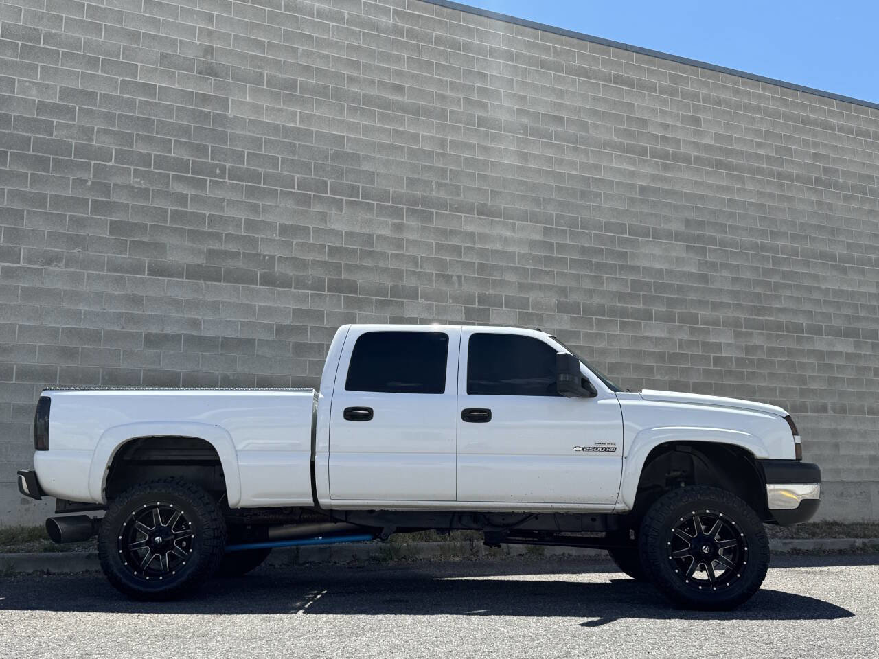 Used 2005 Chevrolet Silverado 2500 LT w/ Heavy-Duty Power Package AWD/4WD image 3