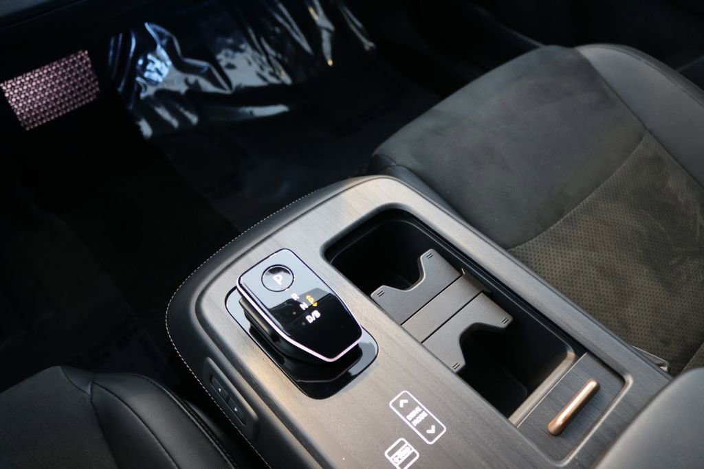 Used 2023 Nissan Ariya AWD image 53