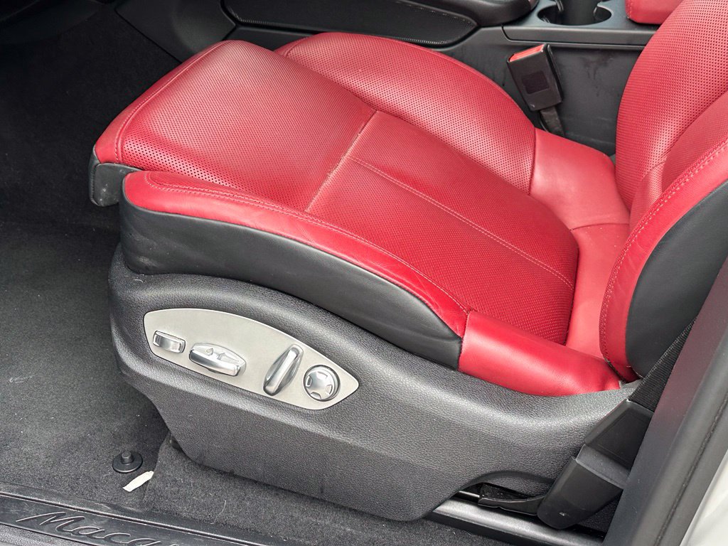 Used 2023 Porsche Macan AWD/4WD image 26