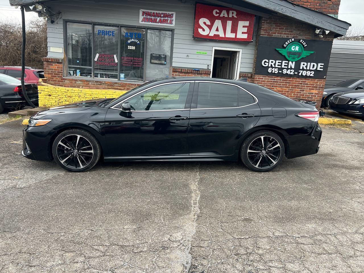 Used 2018 Toyota Camry XSE image 2