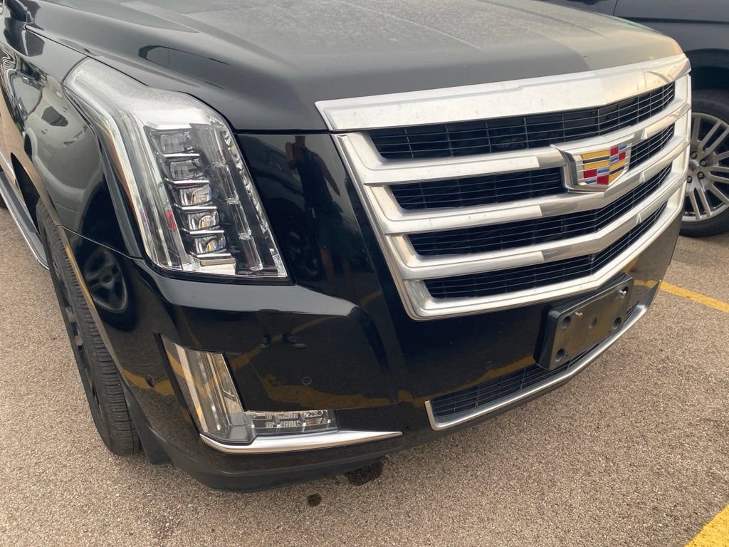 Used 2017 Cadillac Escalade Luxury AWD/4WD image 4
