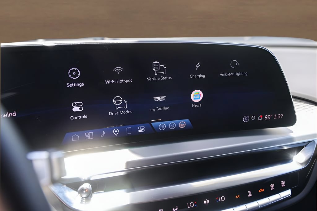 Certified 2024 Cadillac Lyriq Luxury AWD/4WD image 14